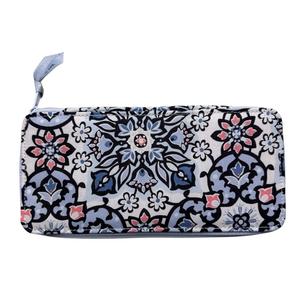 Vera Bradley Large Travel Pill Case - Picture 1 of 5